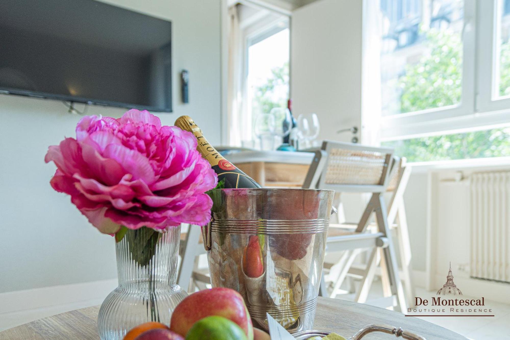 De Montescal - Hot Tub And Ac Cosy Apartment A Prime Location 40M2 Paris Exterior foto