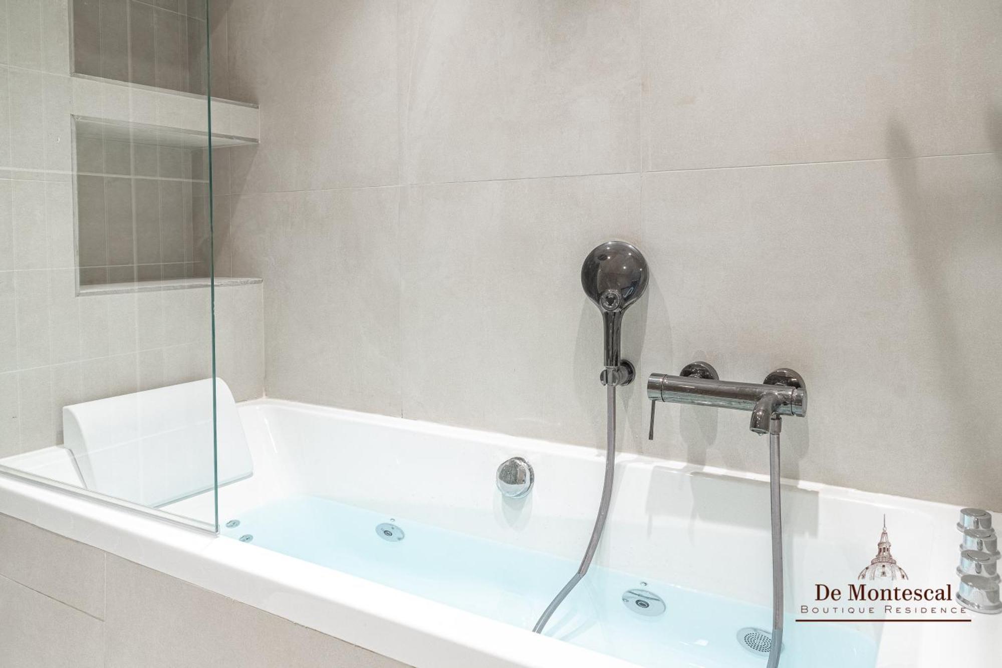 De Montescal - Hot Tub And Ac Cosy Apartment A Prime Location 40M2 Paris Exterior foto