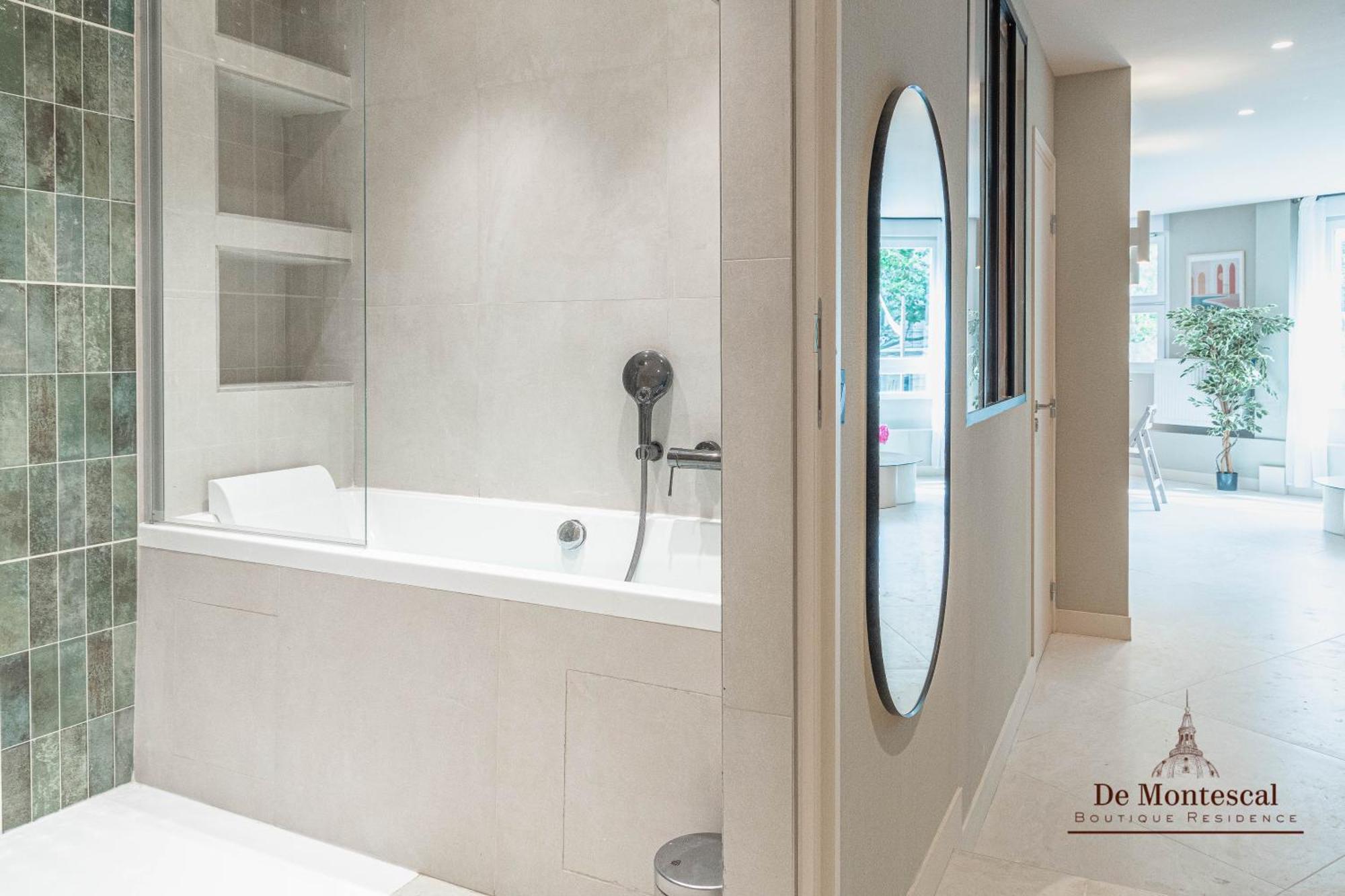 De Montescal - Hot Tub And Ac Cosy Apartment A Prime Location 40M2 Paris Exterior foto
